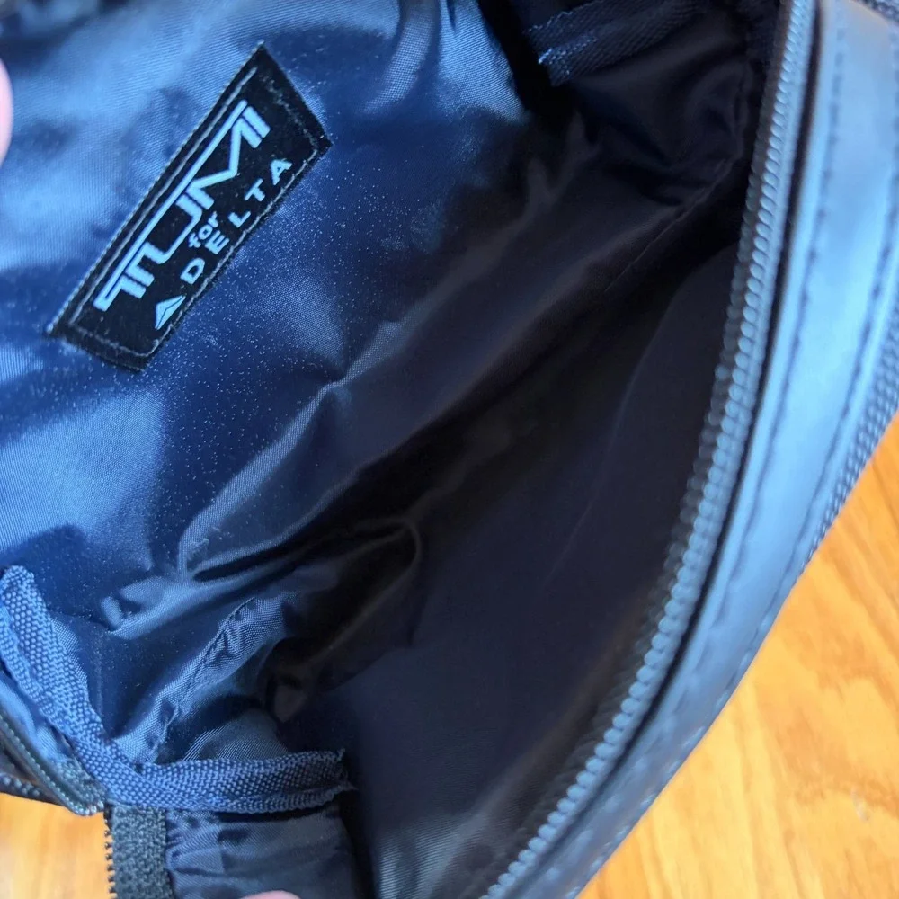 2 TUMI Delta Air Lines Amenity Travel Kit Bags Blue Black Leather Trim 1 Partial